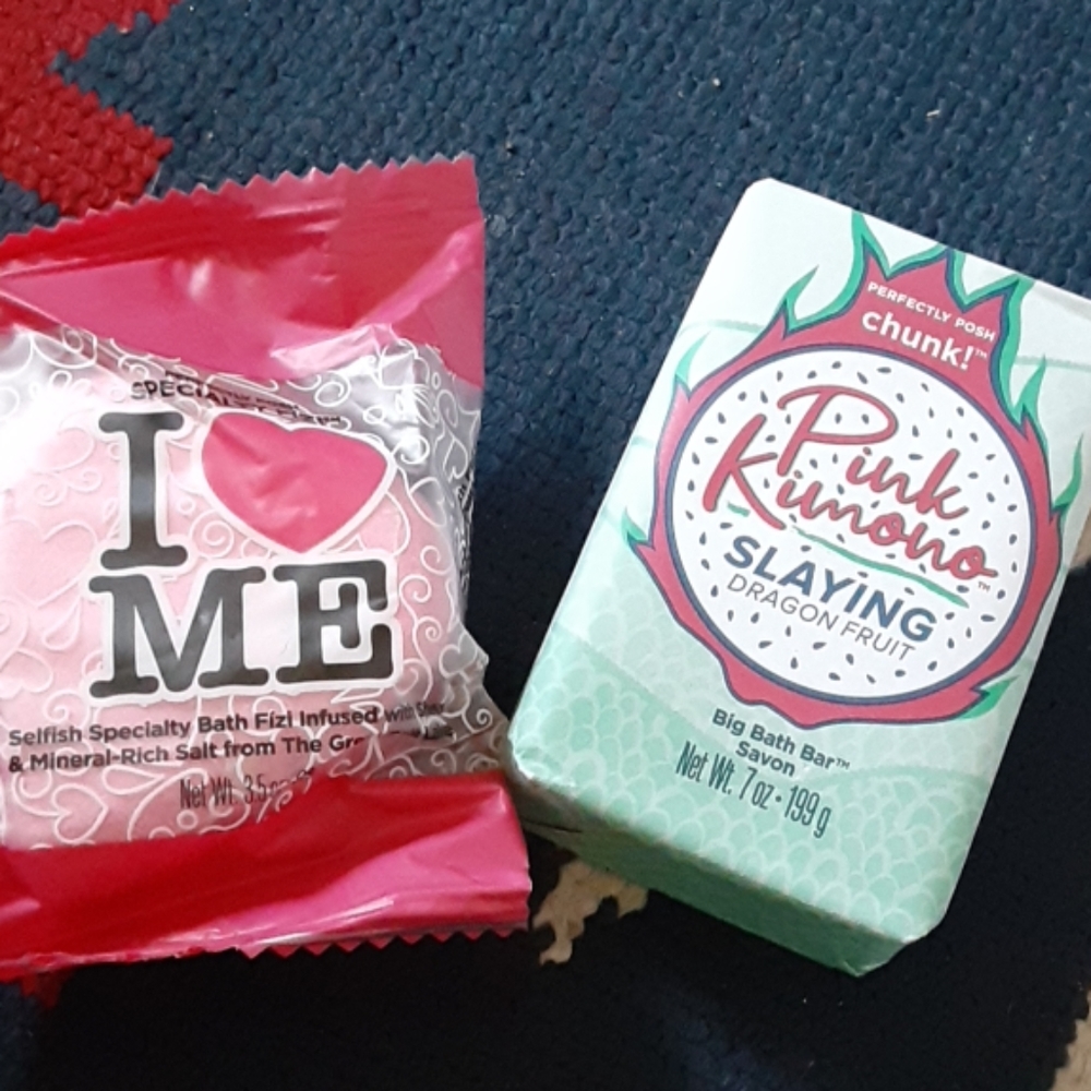 Pink Kimono Chunk and I ❤ Me Bath Fizi